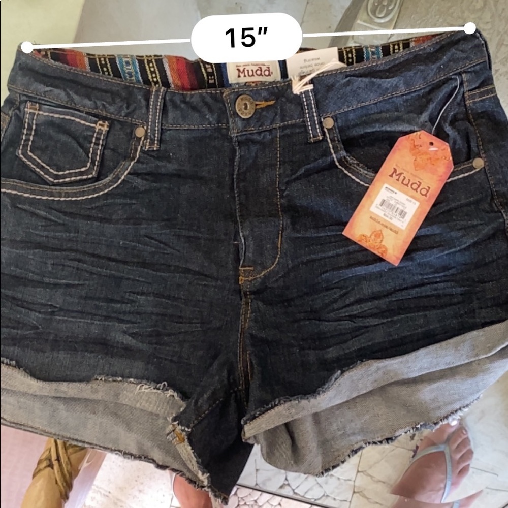 Shorts - Picture 5 of 6